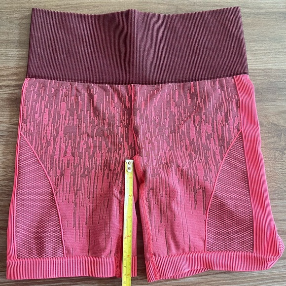 Lululemon coral sculpt short size 4 - Picture 3 of 4